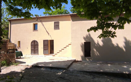 Rif. 46 CASALE RISTRUTTURATO IMMERSO NELLA NATURA, PANORAMA INCOMPARABILE