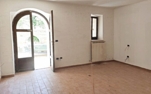Rif. 46 CASALE RISTRUTTURATO IMMERSO NELLA NATURA, PANORAMA INCOMPARABILE