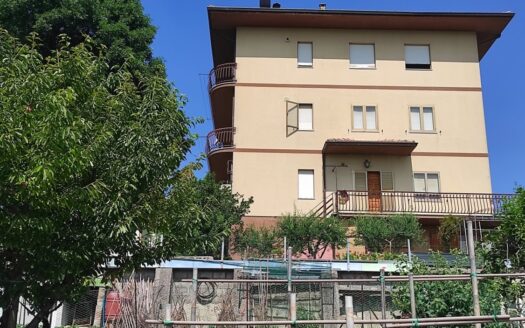 RIF. 943 APPARTAMENTO IN APIRO