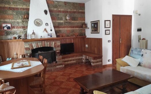 RIF. 943 APPARTAMENTO IN APIRO