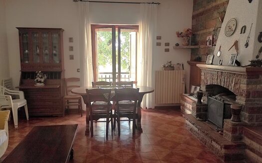 RIF. 943 APPARTAMENTO IN APIRO