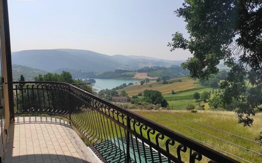 RIF. 943 APPARTAMENTO IN APIRO