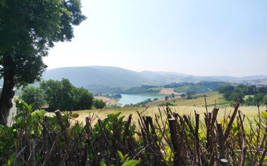 RIF. 943 APPARTAMENTO IN APIRO