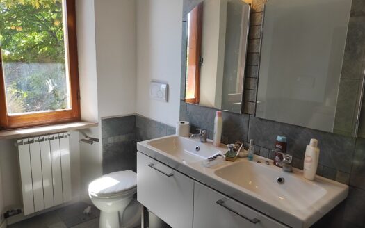 RIF. 945 VILLA STRADA APPARTAMENTO CON GIARDINO