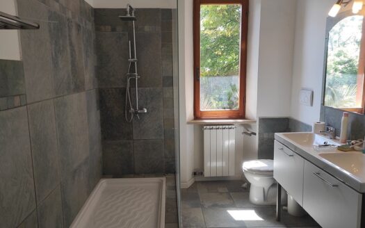 RIF. 945 VILLA STRADA APPARTAMENTO CON GIARDINO