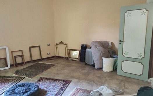 RIF. 945 VILLA STRADA APPARTAMENTO CON GIARDINO