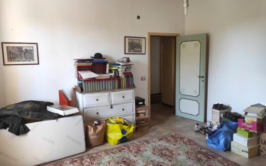 RIF. 945 VILLA STRADA APPARTAMENTO CON GIARDINO