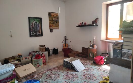 RIF. 945 VILLA STRADA APPARTAMENTO CON GIARDINO