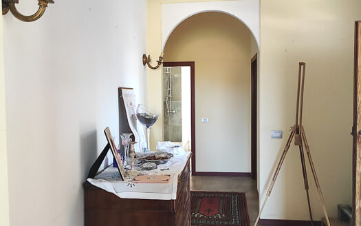 RIF. 945 VILLA STRADA APPARTAMENTO CON GIARDINO