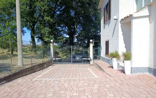 Cingoli Immobiliare RIF. 949 CASALE PANORAMICO RISTRUTTURATO CON PISCINA E TERRENO