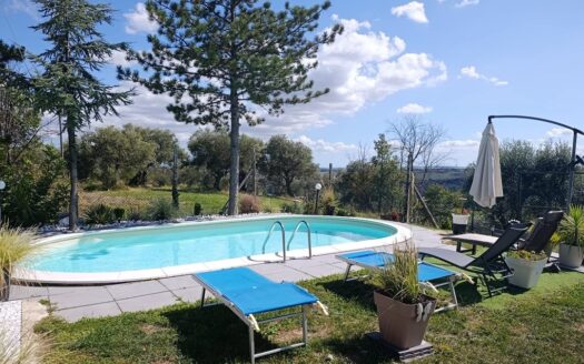 Cingoli Immobiliare RIF. 949 CASALE PANORAMICO RISTRUTTURATO CON PISCINA E TERRENO