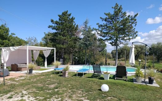 Cingoli Immobiliare RIF. 949 CASALE PANORAMICO RISTRUTTURATO CON PISCINA E TERRENO