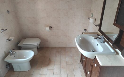 Cingoli Immobiliare RIF. 948 RUSTICO VISTA LAGO