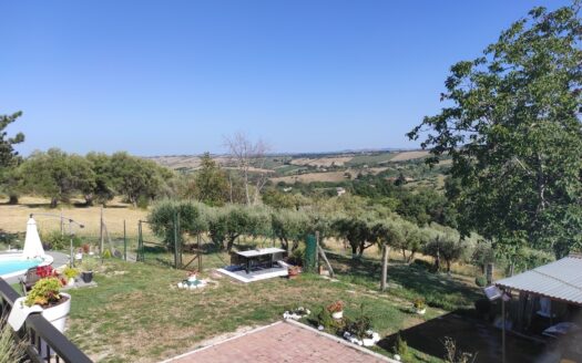 Cingoli Immobiliare RIF. 949 CASALE PANORAMICO RISTRUTTURATO CON PISCINA E TERRENO