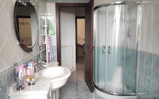 RIF. 951 Appartamento PIANO TERRA con CORTE PRIVATA e GARAGE!