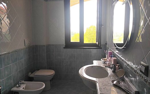 RIF. 951 Appartamento PIANO TERRA con CORTE PRIVATA e GARAGE!