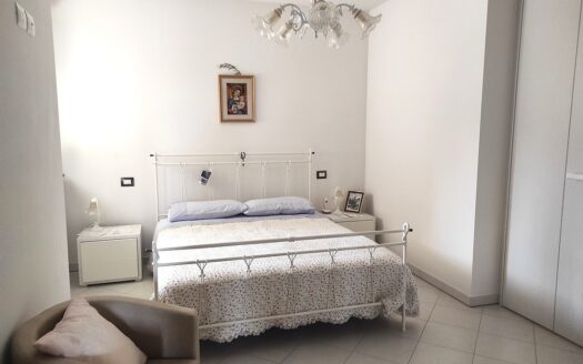 RIF. 951 Appartamento PIANO TERRA con CORTE PRIVATA e GARAGE!