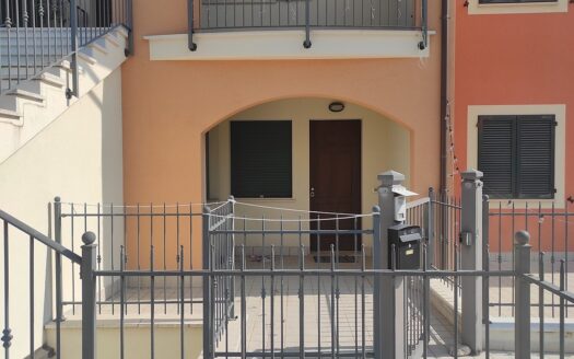 RIF. 951 Appartamento PIANO TERRA con CORTE PRIVATA e GARAGE!
