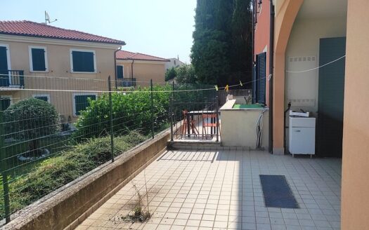 RIF. 951 Appartamento PIANO TERRA con CORTE PRIVATA e GARAGE!