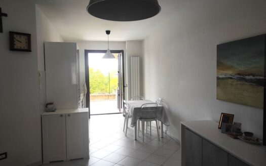 RIF. 951 Appartamento PIANO TERRA con CORTE PRIVATA e GARAGE!