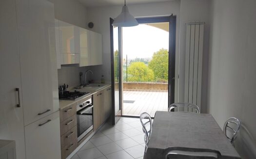 RIF. 951 Appartamento PIANO TERRA con CORTE PRIVATA e GARAGE!