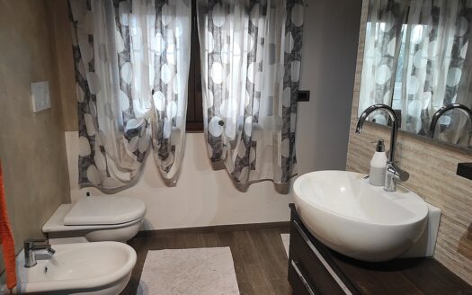 RIF. 954 CASALE ESCLUSIVO CON PARCO PRIVATO