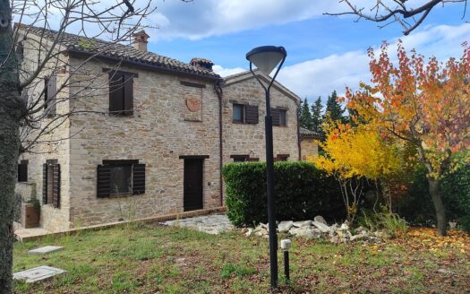 RIF. 954 Dimora di Prestigio con Dependance e Piscina: un’oasi di charme e comfort.