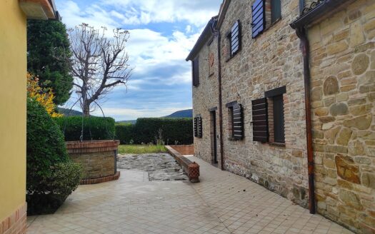 RIF. 954 Dimora di Prestigio con Dependance e Piscina: un’oasi di charme e comfort.