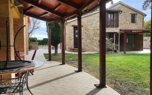 RIF. 954 Dimora di Prestigio con Dependance e Piscina: un’oasi di charme e comfort.