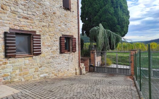 RIF. 954 Dimora di Prestigio con Dependance e Piscina: un’oasi di charme e comfort.