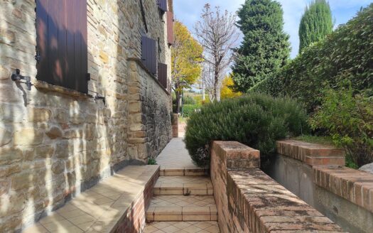 RIF. 954 Dimora di Prestigio con Dependance e Piscina: un’oasi di charme e comfort.