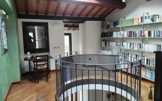 RIF. 954 Dimora di Prestigio con Dependance e Piscina: un’oasi di charme e comfort.