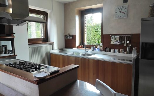 RIF. 954 Dimora di Prestigio con Dependance e Piscina: un’oasi di charme e comfort.