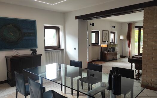 RIF. 954 Dimora di Prestigio con Dependance e Piscina: un’oasi di charme e comfort.