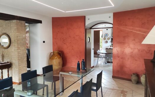 RIF. 954 Dimora di Prestigio con Dependance e Piscina: un’oasi di charme e comfort.