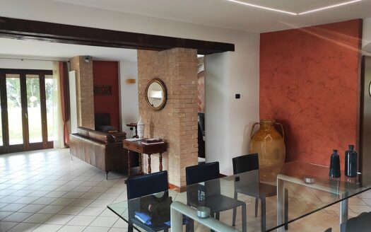 RIF. 954 Dimora di Prestigio con Dependance e Piscina: un’oasi di charme e comfort.