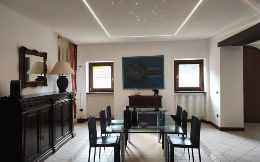 RIF. 954 Dimora di Prestigio con Dependance e Piscina: un’oasi di charme e comfort.