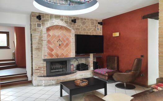 RIF. 954 Dimora di Prestigio con Dependance e Piscina: un’oasi di charme e comfort.