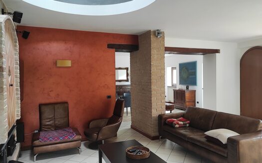 RIF. 954 Dimora di Prestigio con Dependance e Piscina: un’oasi di charme e comfort.