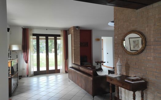 RIF. 954 Dimora di Prestigio con Dependance e Piscina: un’oasi di charme e comfort.