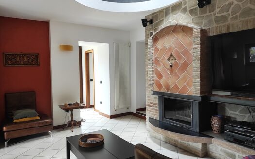 RIF. 954 Dimora di Prestigio con Dependance e Piscina: un’oasi di charme e comfort.