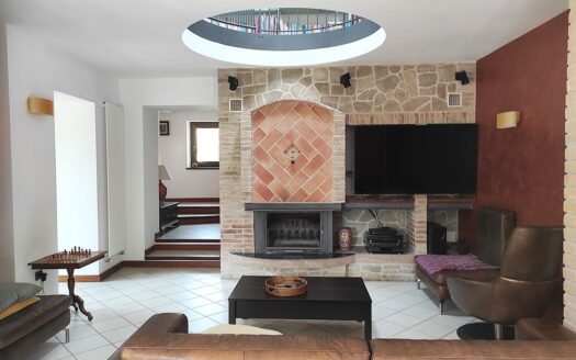 RIF. 954 Dimora di Prestigio con Dependance e Piscina: un’oasi di charme e comfort.