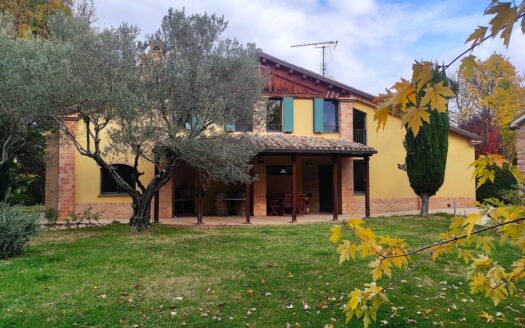 RIF. 954 Dimora di Prestigio con Dependance e Piscina: un’oasi di charme e comfort.