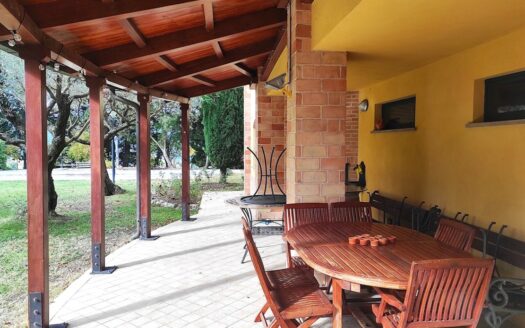 RIF. 954 Dimora di Prestigio con Dependance e Piscina: un’oasi di charme e comfort.