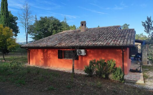 RIF. 954 CASALE ESCLUSIVO CON PARCO PRIVATO