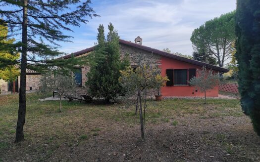 RIF. 954 CASALE ESCLUSIVO CON PARCO PRIVATO