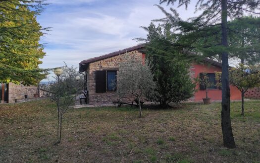 RIF. 954 CASALE ESCLUSIVO CON PARCO PRIVATO