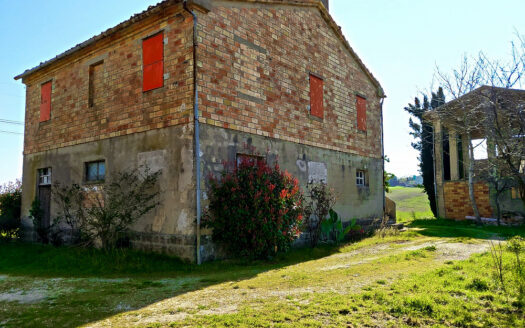 RIF. 761 Casolare Panoramico da Ristrutturare