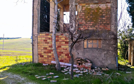 RIF. 761 Casolare Panoramico da Ristrutturare