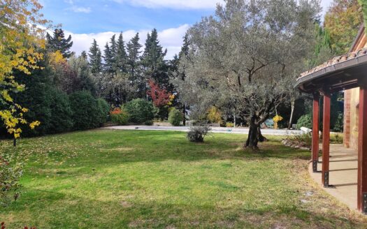 RIF. 954 Dimora di Prestigio con Dependance e Piscina: un’oasi di charme e comfort.